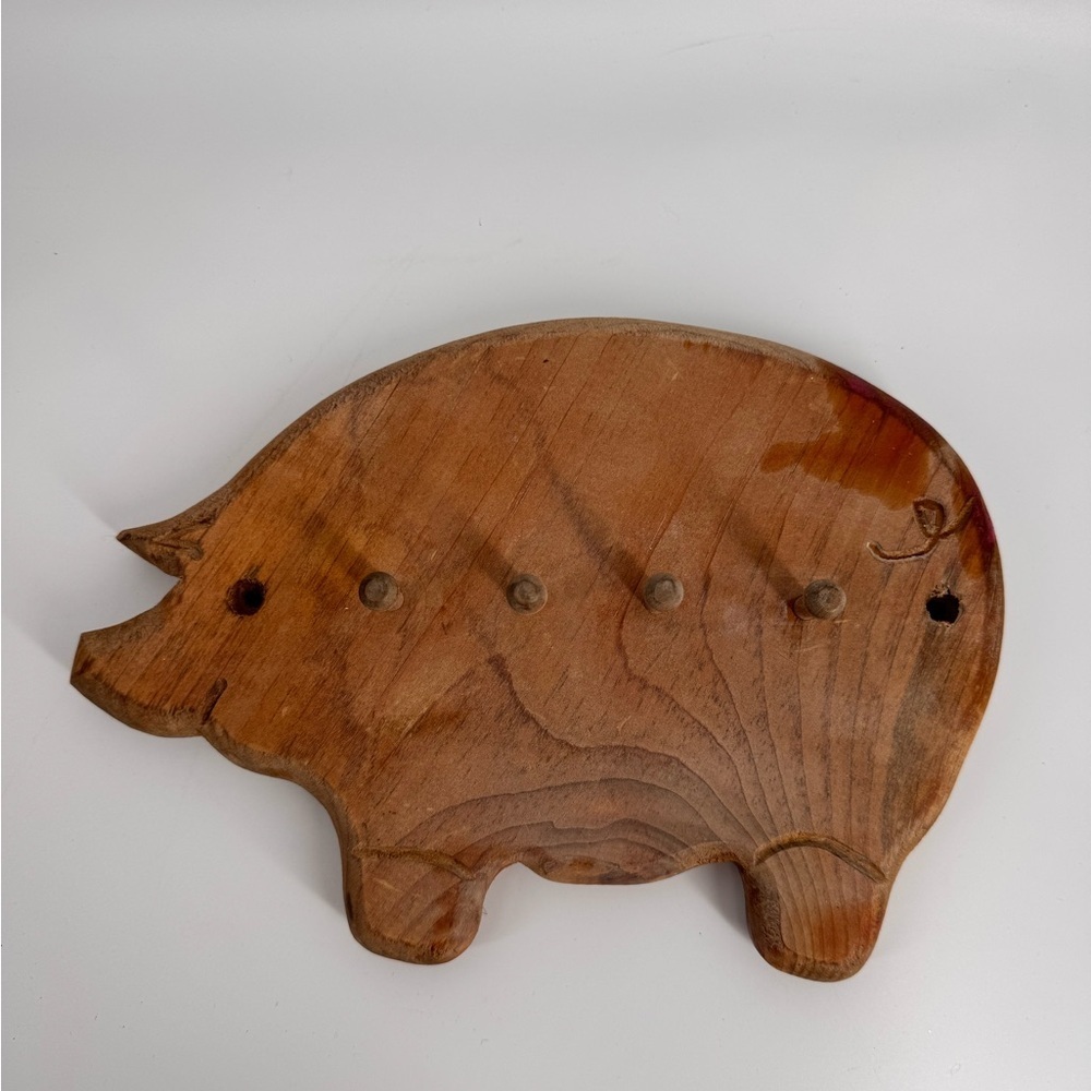 Vtg Pig Wooden Key Holder Plaque Wall Hanging Hand - Picture 1 of 3
